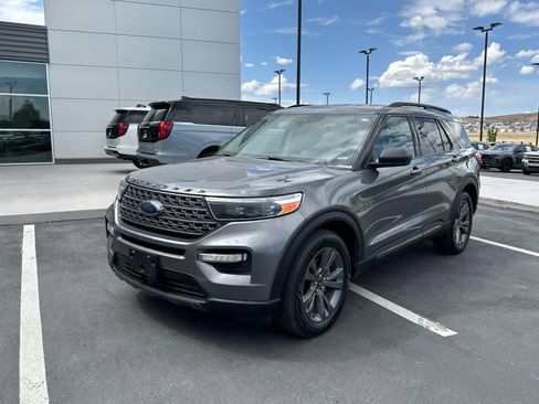 Used 2021 Ford Explorer XLT w/ Equipment Group 202A AWD/4WD image 2