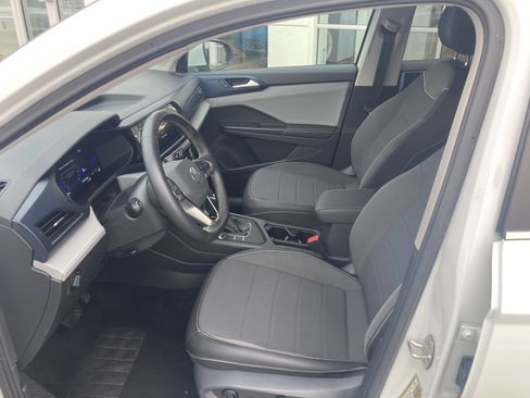 Certified 2024 Volkswagen Taos SE image 12