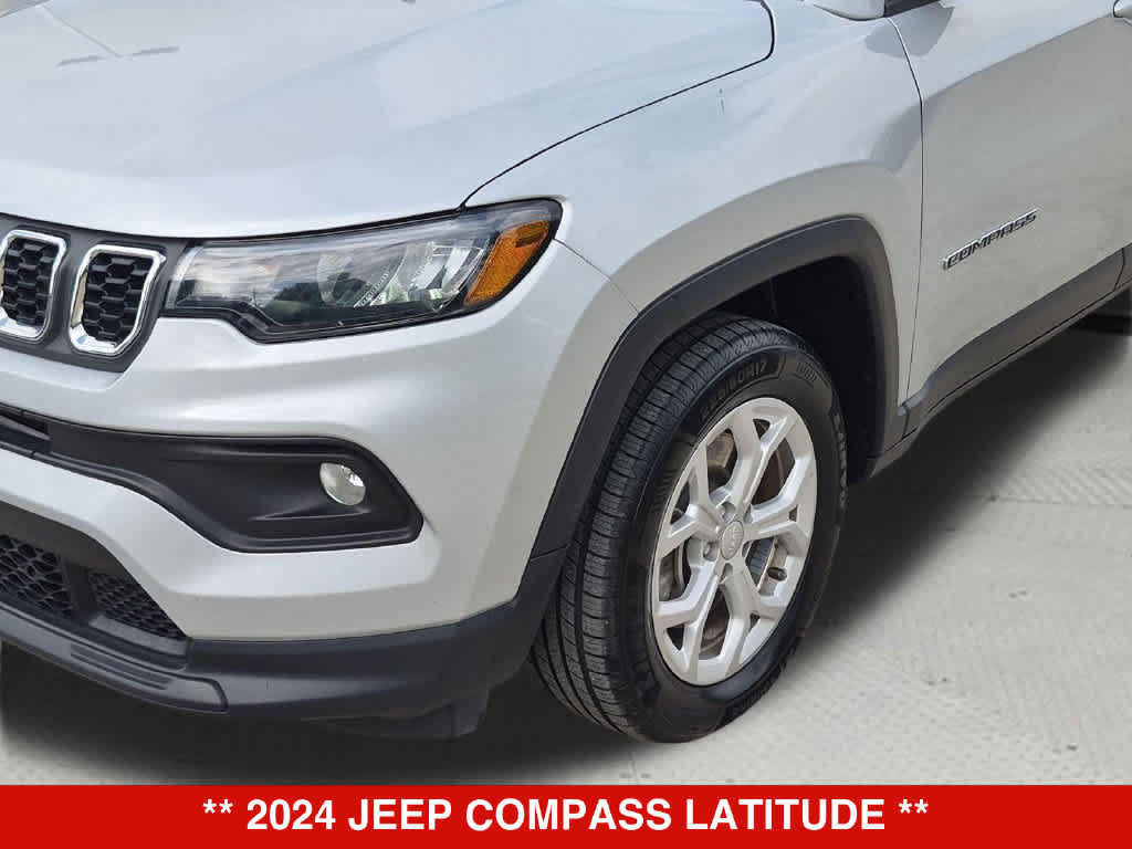 Used 2024 Jeep Compass Latitude AWD/4WD image 11