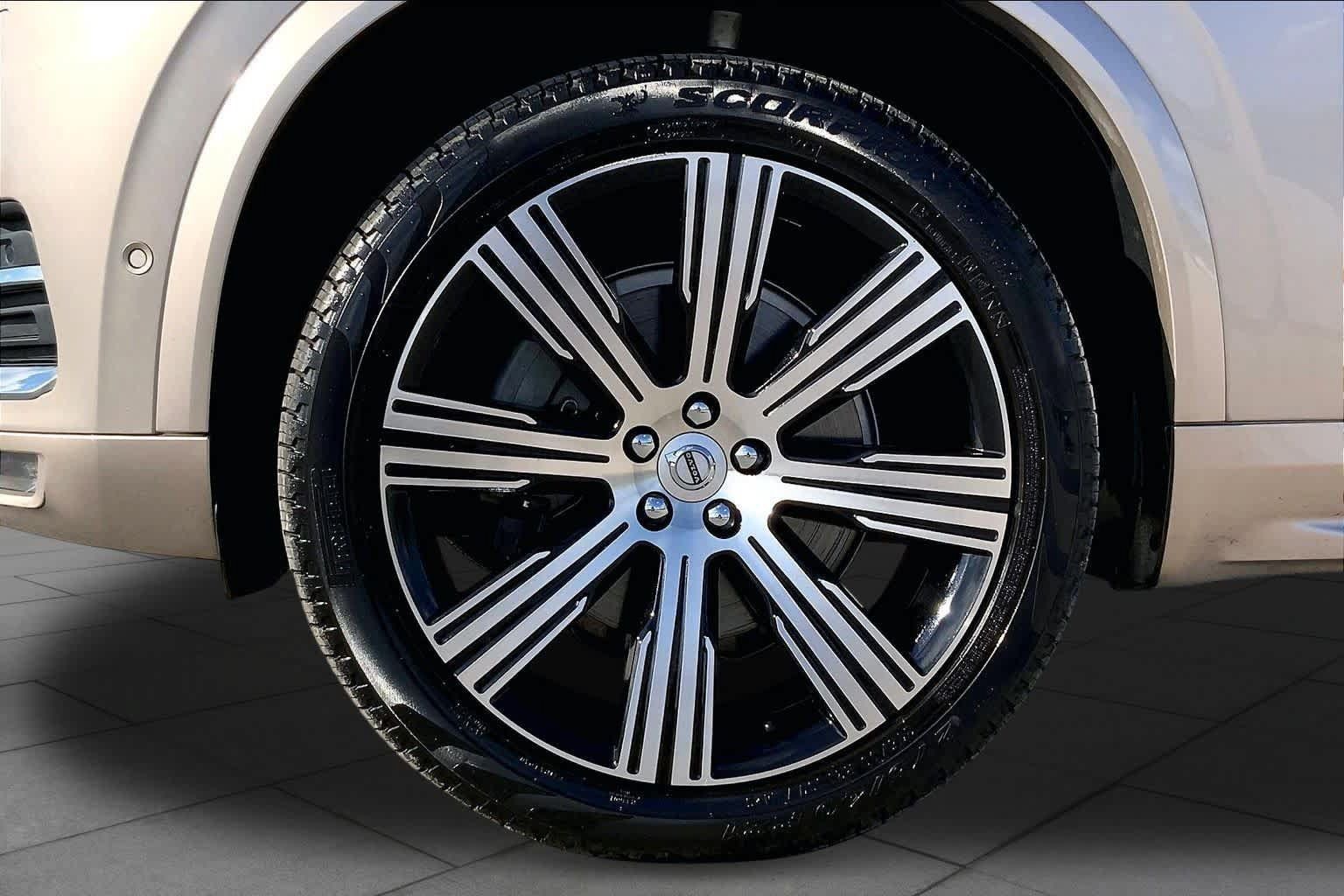 Used 2025 Volvo XC90 B6 Plus w/ Protection Package Premier AWD/4WD image 11
