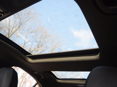 Used 2022 Alfa Romeo Giulia Veloce image 21