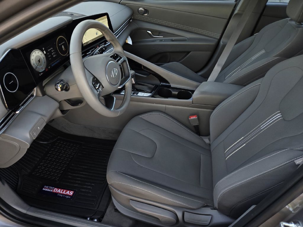 Used 2024 Hyundai Elantra SEL w/ Convenience Package FWD image 18