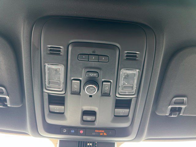 Used 2023 GMC Yukon AT4 w/ AT4 Premium Package AWD/4WD image 37