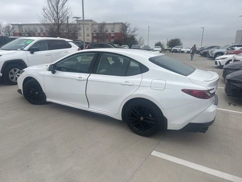 Used 2025 Toyota Camry SE w/ Convenience Package image 5