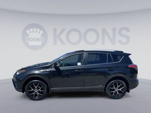 Used 2017 Toyota RAV4 SE AWD/4WD image 2