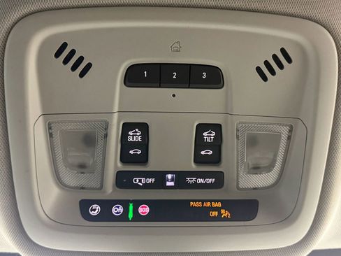 Used 2020 Chevrolet Traverse LT w/ LT Premium Package image 38