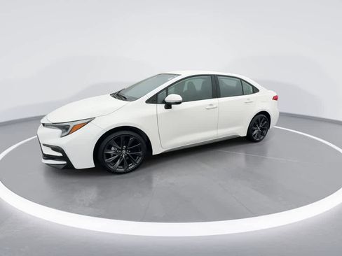 Used 2025 Toyota Corolla SE image 4