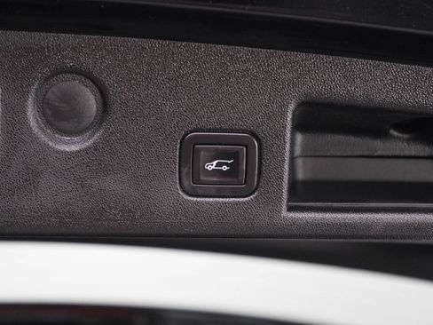 Used 2021 Chevrolet Equinox Premier AWD/4WD image 17