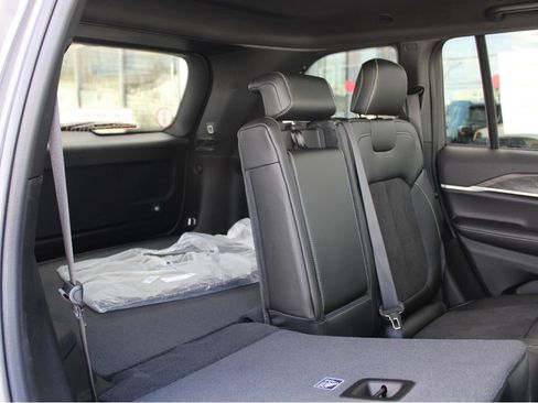 New 2026 Jeep Grand Cherokee Altitude AWD/4WD image 31
