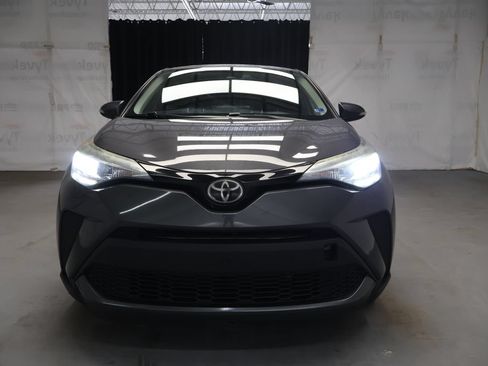 Used 2021 Toyota C-HR LE FWD image 2