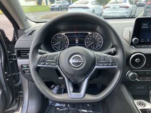 Used 2024 Nissan Sentra SV FWD image 20