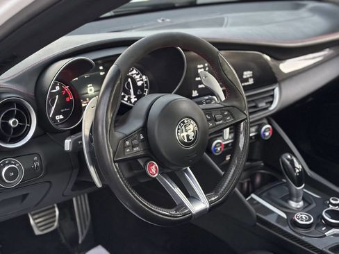 Used 2018 Alfa Romeo Giulia Quadrifoglio w/ Driver Assist Dynamic Package image 9