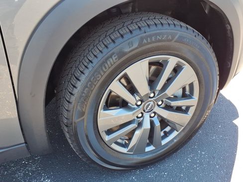 Certified 2024 Nissan Pathfinder SV image 17