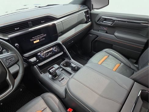 Used 2025 GMC Sierra 1500 AT4 w/ AT4 Premium Package AWD/4WD image 12
