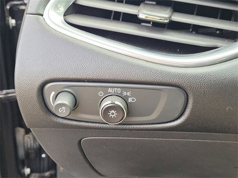 Used 2024 Chevrolet Malibu LT image 25