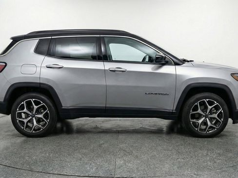 Used 2025 Jeep Compass Limited AWD/4WD image 11