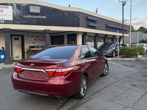 Used 2017 Toyota Camry SE FWD image 9
