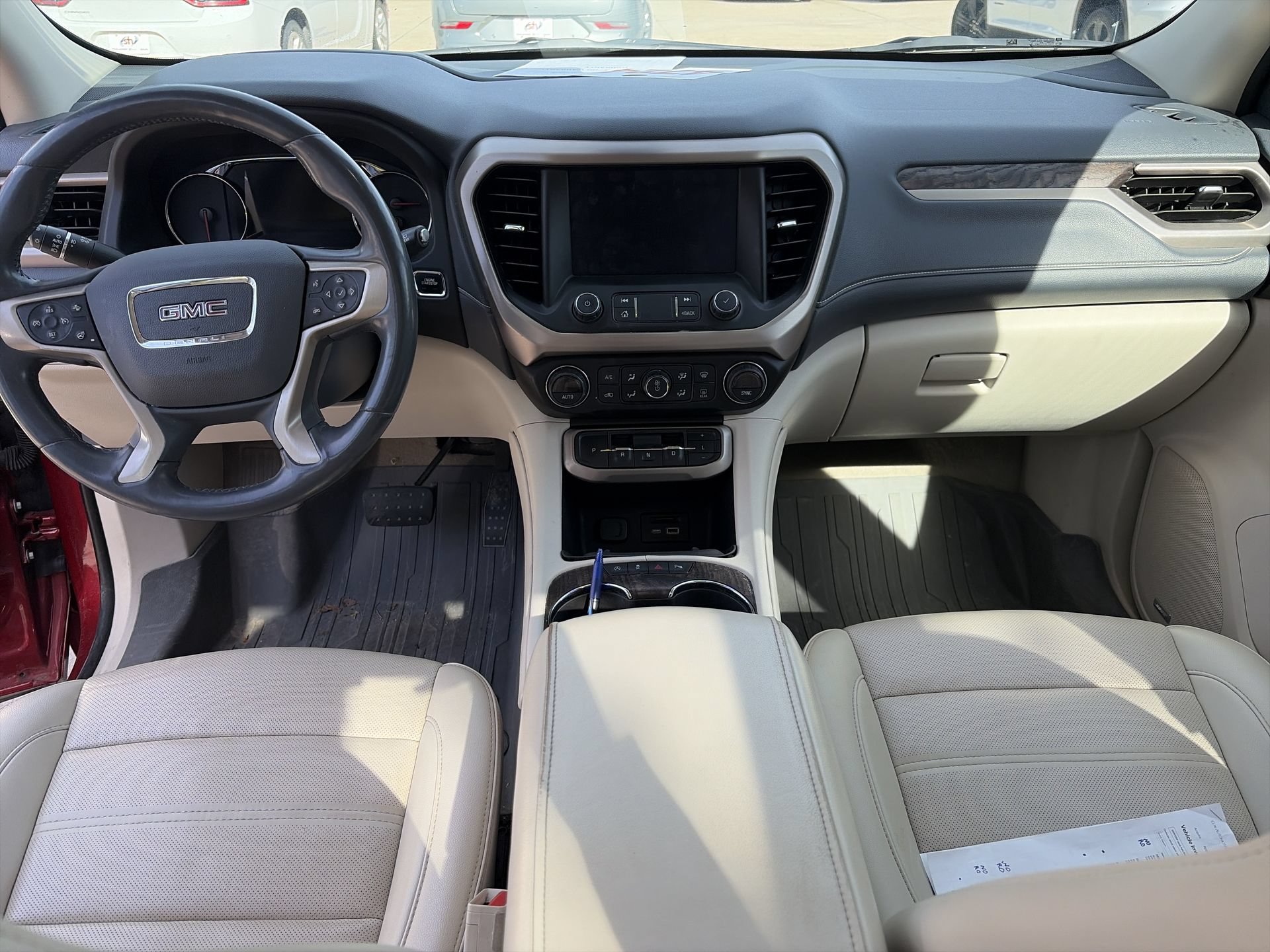 Used 2021 GMC Acadia Denali w/ Denali Technology Package AWD/4WD image 22