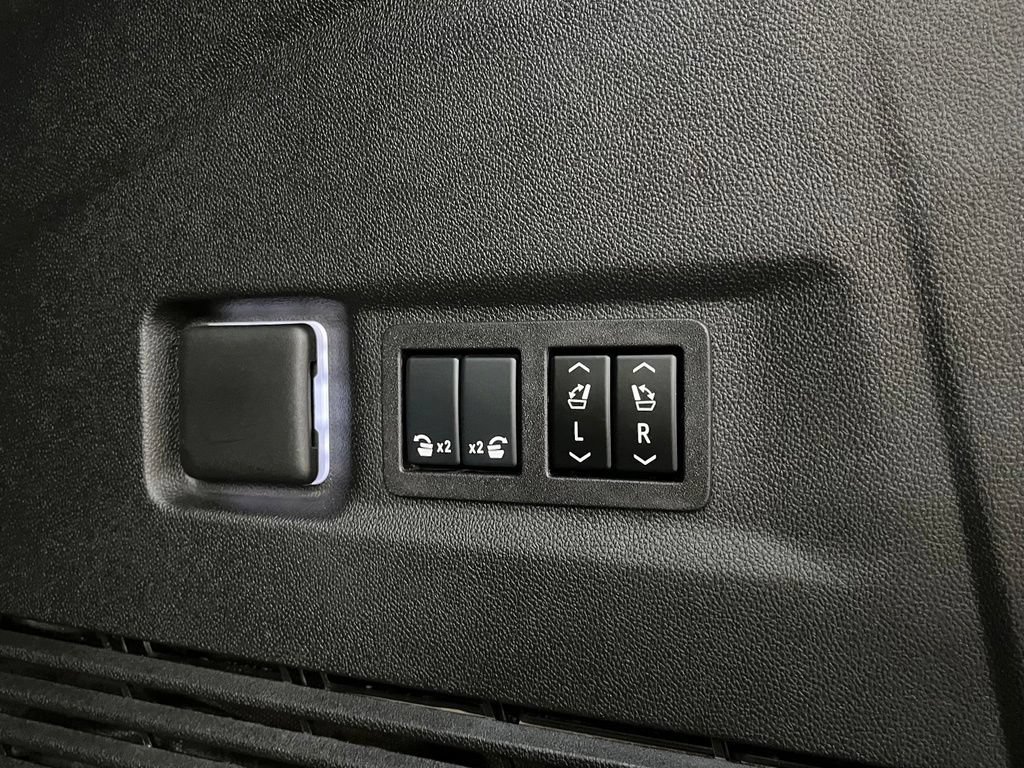 Certified 2026 GMC Yukon XL Denali w/ Sun & Power Step Package AWD/4WD image 15