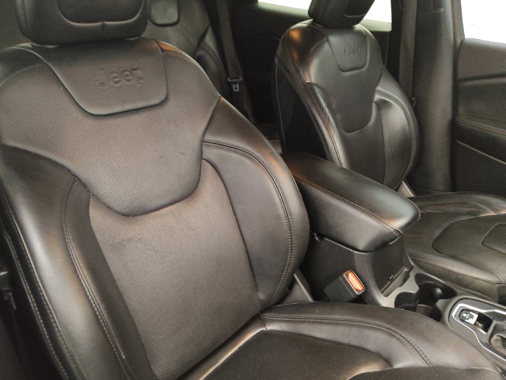 Used 2019 Jeep Cherokee Limited FWD image 21