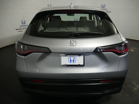 Used 2023 Honda HR-V LX image 5
