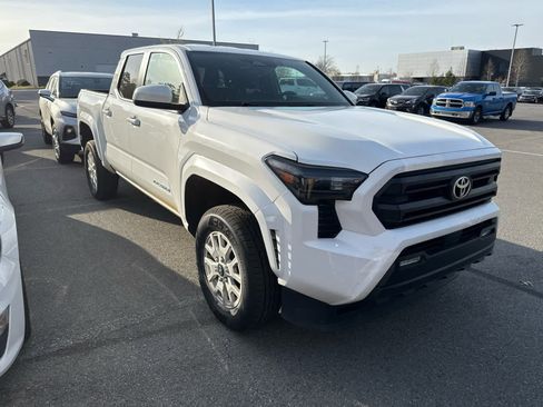 Used 2024 Toyota Tacoma SR5 image 2