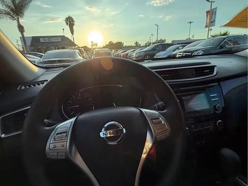 Used 2015 Nissan Rogue S FWD image 6