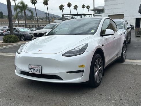 Used 2022 Tesla Model Y Long Range AWD/4WD image 3