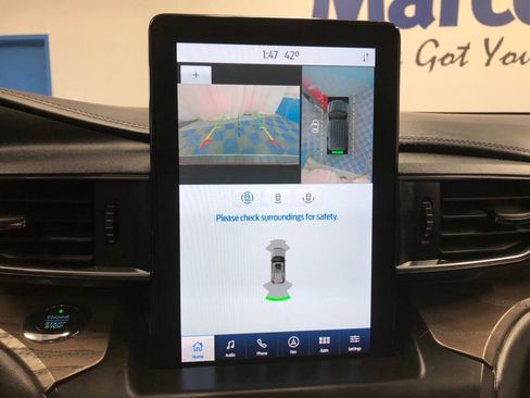 Certified 2020 Ford Explorer Platinum w/ Premium Technology Package image 19