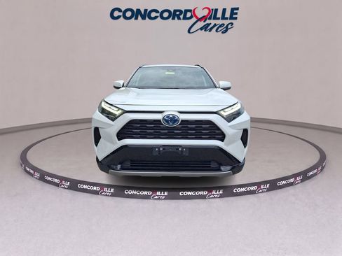 Used 2024 Toyota RAV4 SE w/ Convenience Package AWD/4WD image 2