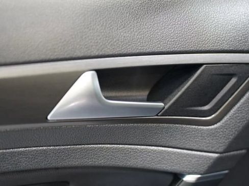 Used 2018 Volkswagen GTI Autobahn FWD image 34