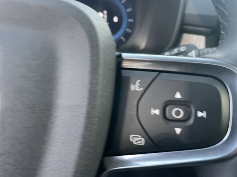 Used 2025 Volvo XC40 B5 Plus image 41