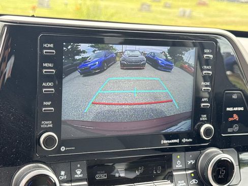 Used 2022 Toyota Highlander LE FWD image 32