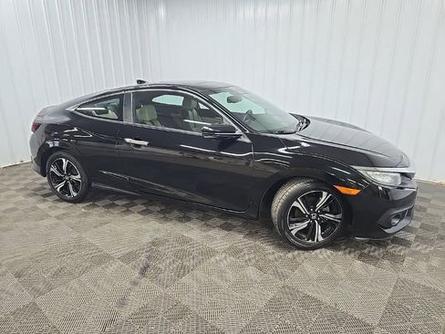 Used 2018 Honda Civic Touring image 1