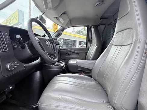 Used 2018 Chevrolet Express 2500 Extended image 9