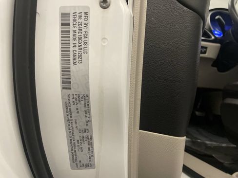 Used 2022 Chrysler Pacifica Touring-L FWD image 26