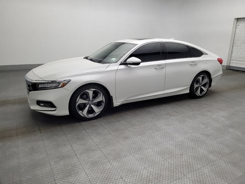 Used 2019 Honda Accord Touring image 2
