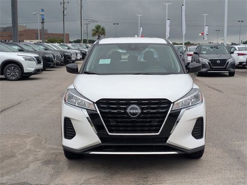 New 2025 Nissan Kicks Play S image 8