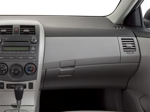 Used 2013 Toyota Corolla LE FWD image 16
