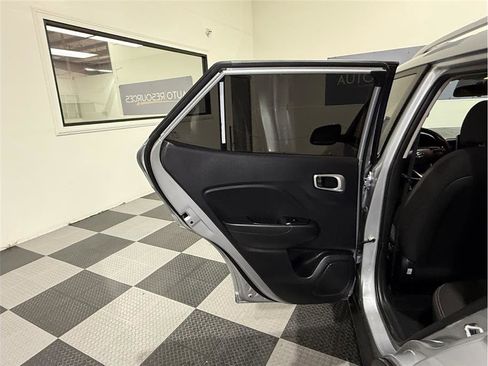 Used 2022 Hyundai Venue SEL image 15