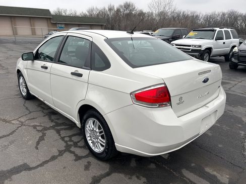 Used 2011 Ford Focus SE image 8