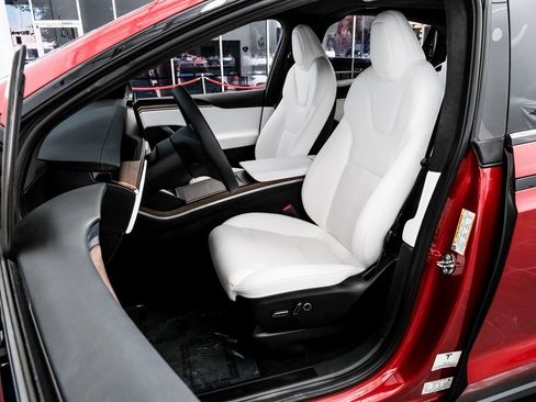 Used 2023 Tesla Model X image 39