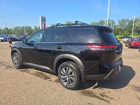 New 2025 Nissan Pathfinder SV image 5