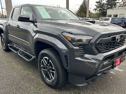 Used 2024 Toyota Tacoma TRD Sport image 3