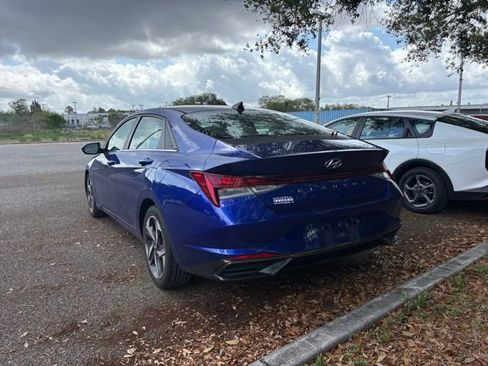 Used 2021 Hyundai Elantra SEL w/ Convenience + Premium Package FWD image 4