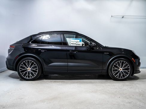 New 2026 Porsche Macan 4 Electric image 8