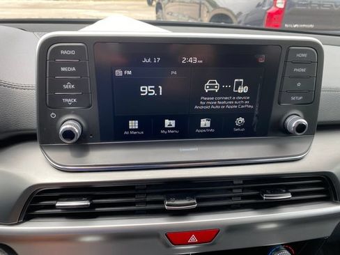 Used 2021 Kia Telluride S FWD image 19