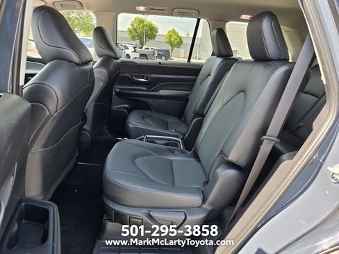 Used 2025 Toyota Grand Highlander AWD image 10