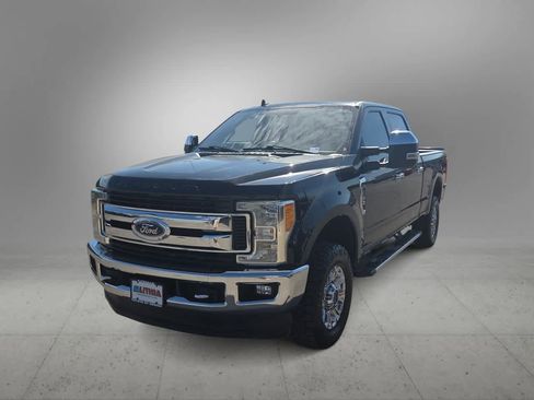 Used 2019 Ford F250 XLT w/ XLT Premium Package image 1