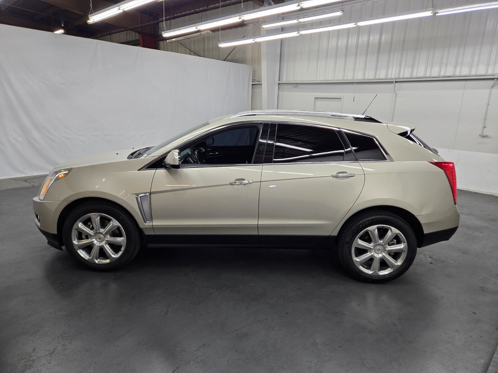 Used 2015 Cadillac SRX Premium w/ Driver Assist Package FWD image 2
